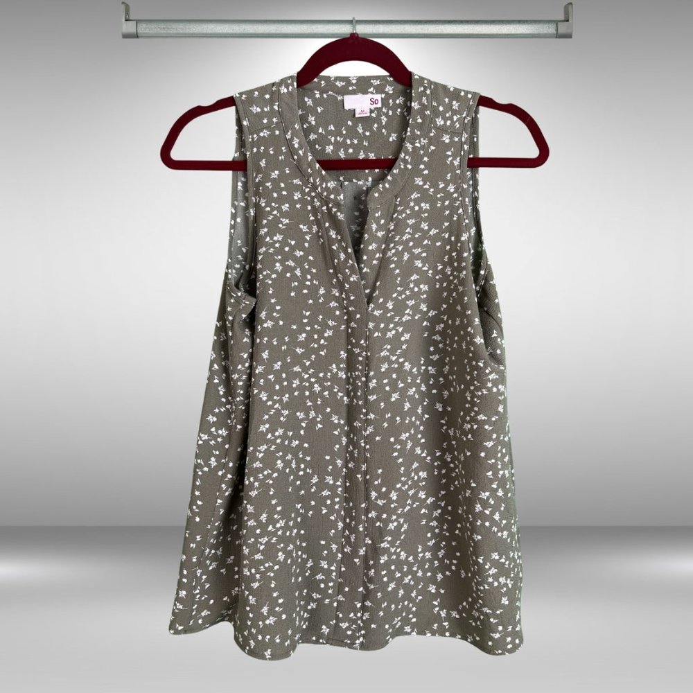 SO Brand Green and White Floral Flowy Sleeveless Mandarin Collar Dress Shirt